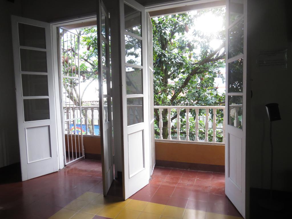 Hostal Casa Prado 메딜린 외부 사진